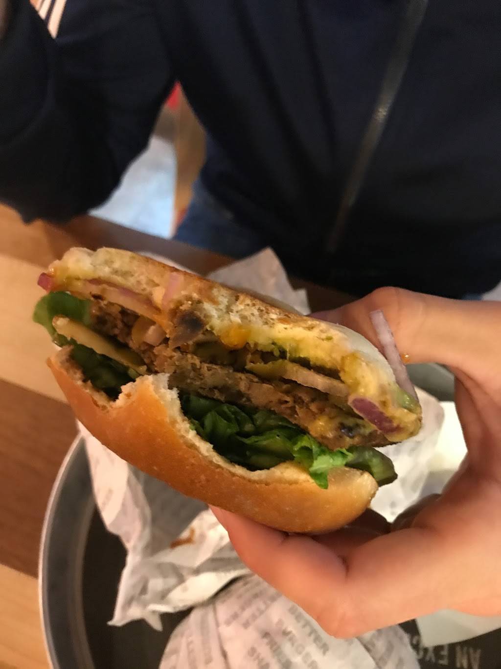 South St. Burger | restaurant | 2383 Yonge St, Toronto, ON M4P 2E7, Canada | 6473436744 OR +1 647-343-6744