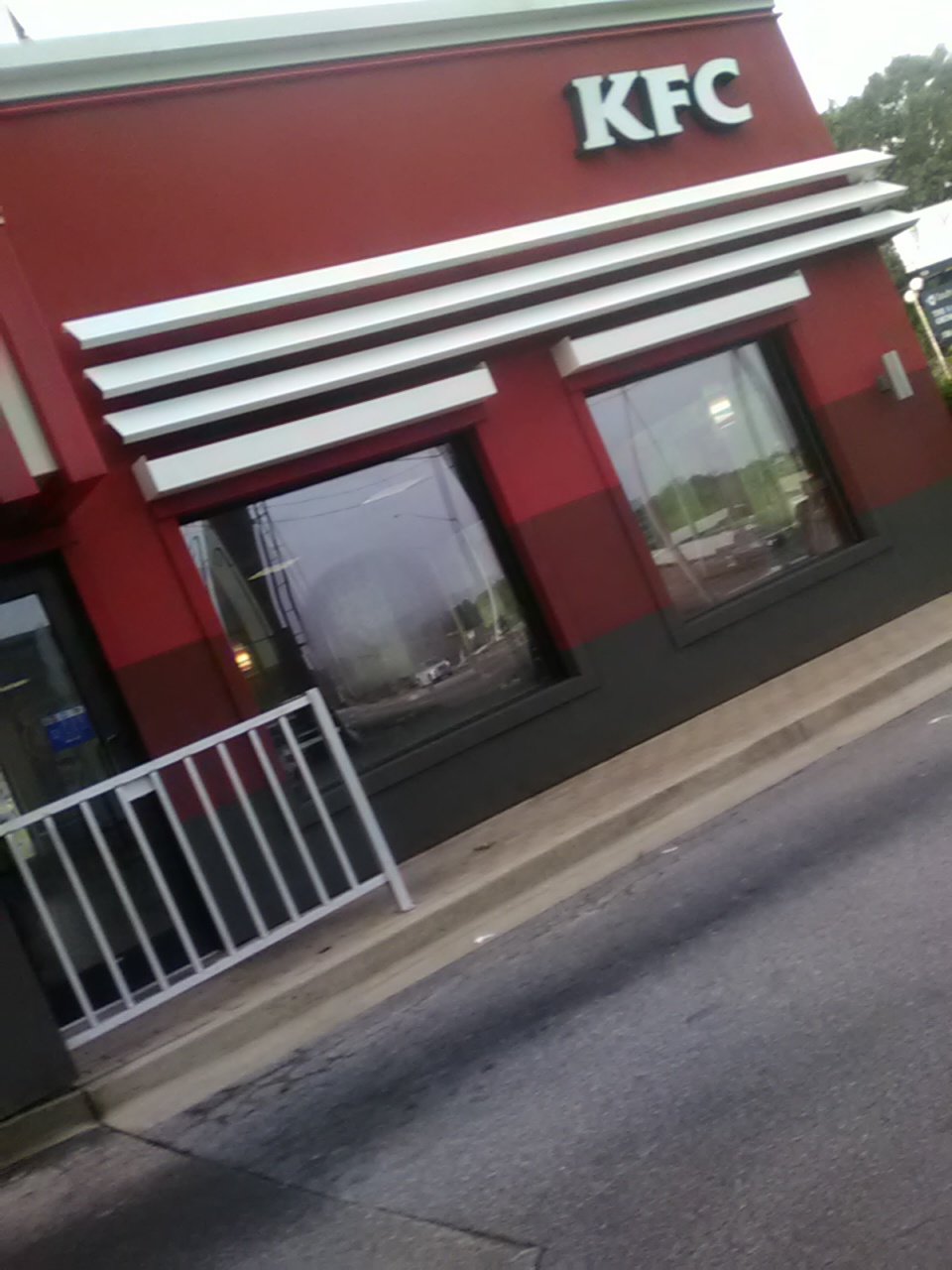 KFC | restaurant | 715 N 16th Ave, Laurel, MS 39440, USA | 6014251311 OR +1 601-425-1311