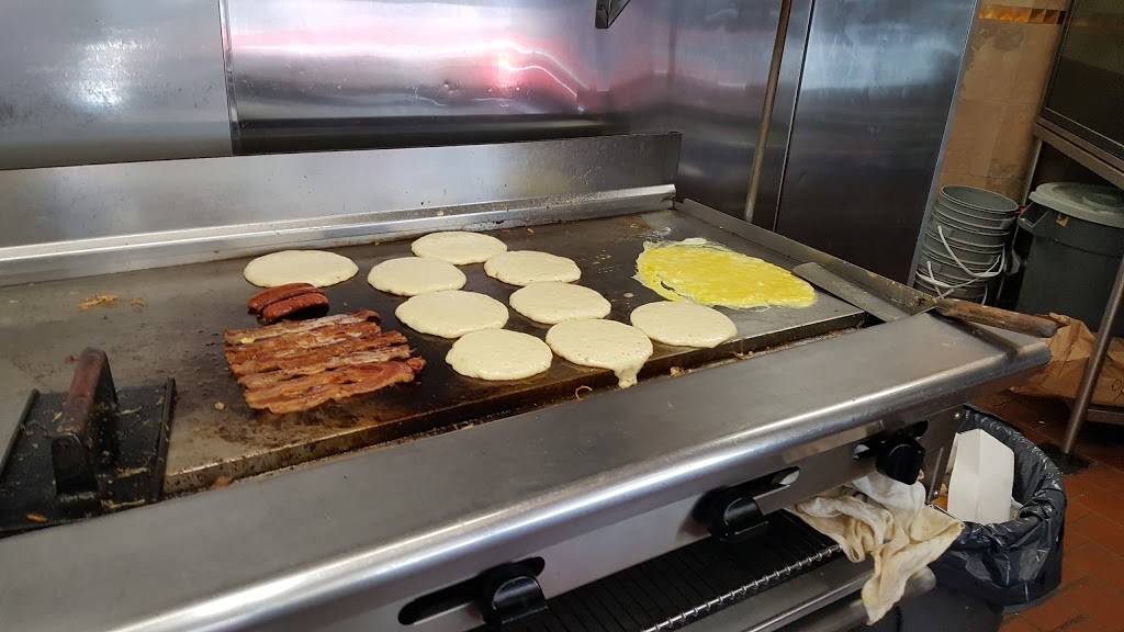 Collado | restaurant | 1310 Broadway, Brooklyn, NY 11221, USA | 7184553290 OR +1 718-455-3290