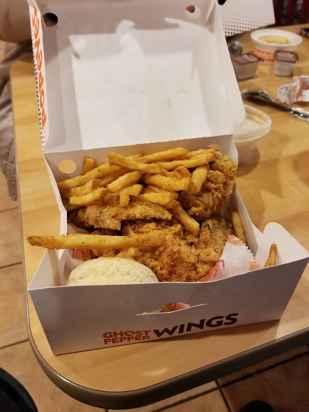 Popeyes Louisiana Kitchen | restaurant | 4809 W 77th St, Burbank, IL 60459, USA | 7084237744 OR +1 708-423-7744