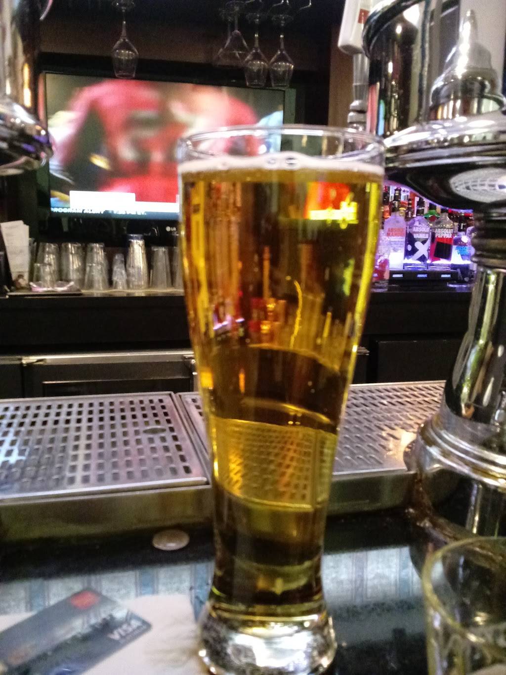 Hockeytown Cafe | cafe | Between Gates D12 and D14, North Terminal, W G Rogell Dr, Detroit, MI 48242, USA | 7342476887 OR +1 734-247-6887