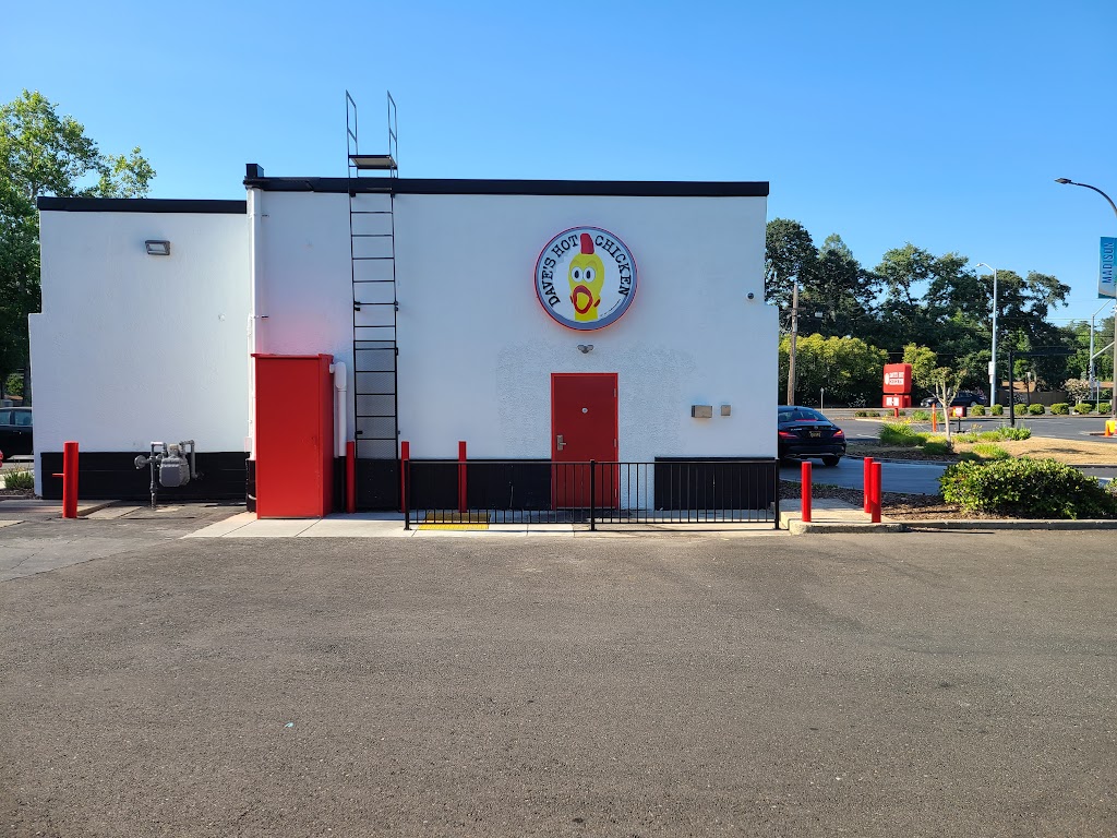 Dave’s Hot Chicken | restaurant | 8810 Madison Ave, Fair Oaks, CA 95628, USA | 9168661670 OR +1 916-866-1670