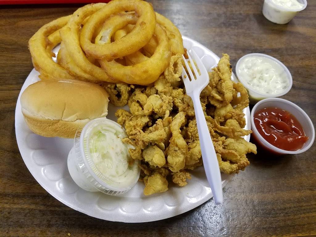 Lenas Seafood | restaurant | 131 Rabbit Rd, Salisbury, MA 01952, USA | 9784658572 OR +1 978-465-8572