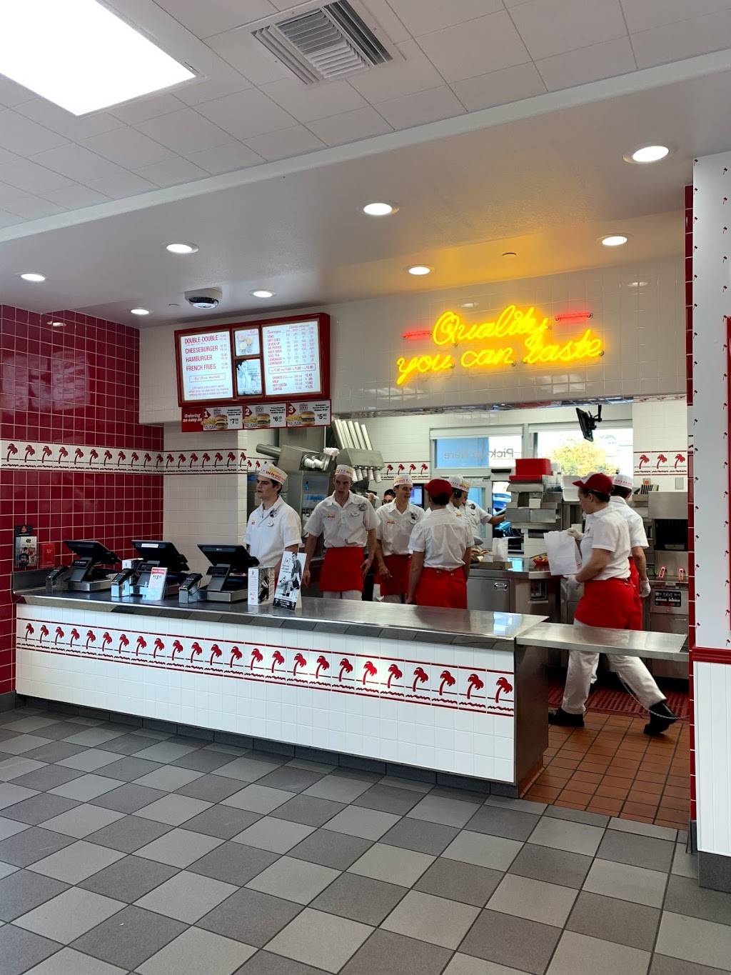 In-N-Out Burger | restaurant | 30655 Gateway Pl, Ladera Ranch, CA 92694, USA | 8007861000 OR +1 800-786-1000