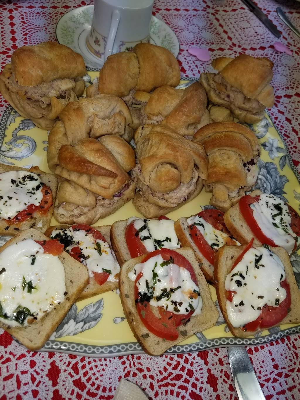 The Lemon Tree Tea House & Restaurant | cafe | 309 1st Ave W, Newton, IA 50208, USA | 6417922970 OR +1 641-792-2970