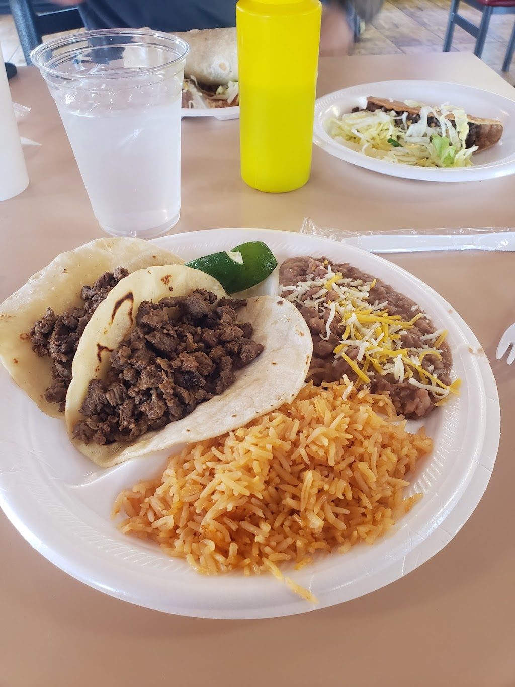 Roadrunner Mexican fast food | restaurant | 2420 Oliver, Wichita, KS 67210, USA | 3166508294 OR +1 316-650-8294