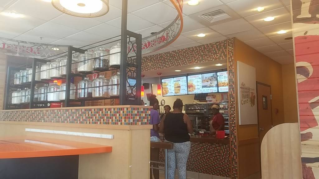 Popeyes Louisiana Kitchen | restaurant | 3238 Fowler St, Fort Myers, FL 33901, USA | 2392754222 OR +1 239-275-4222