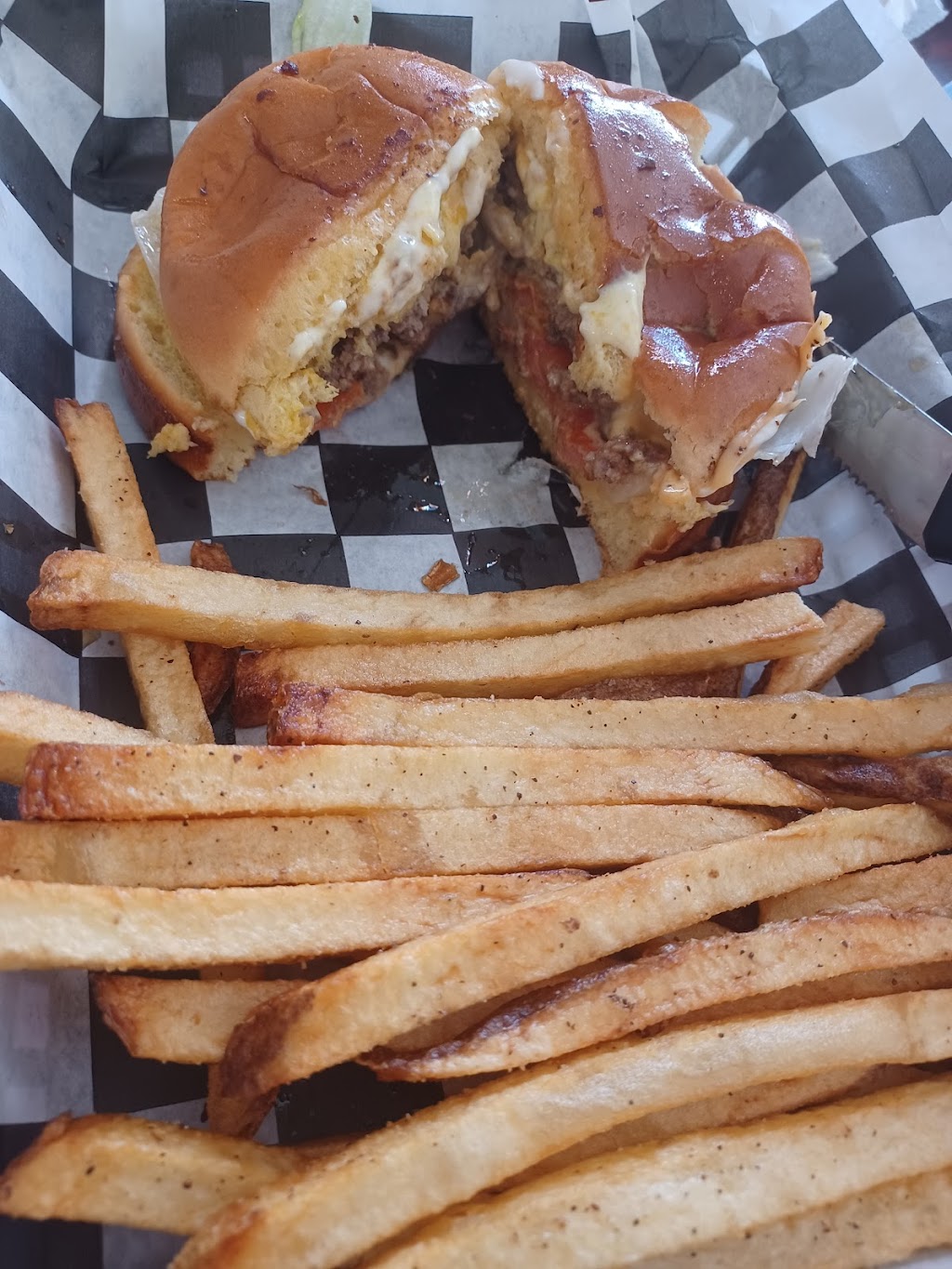 O’s Burgers & More | restaurant | 7013 W Expy 83 Suite I, Mercedes, TX 78570, USA | 9562941171 OR +1 956-294-1171