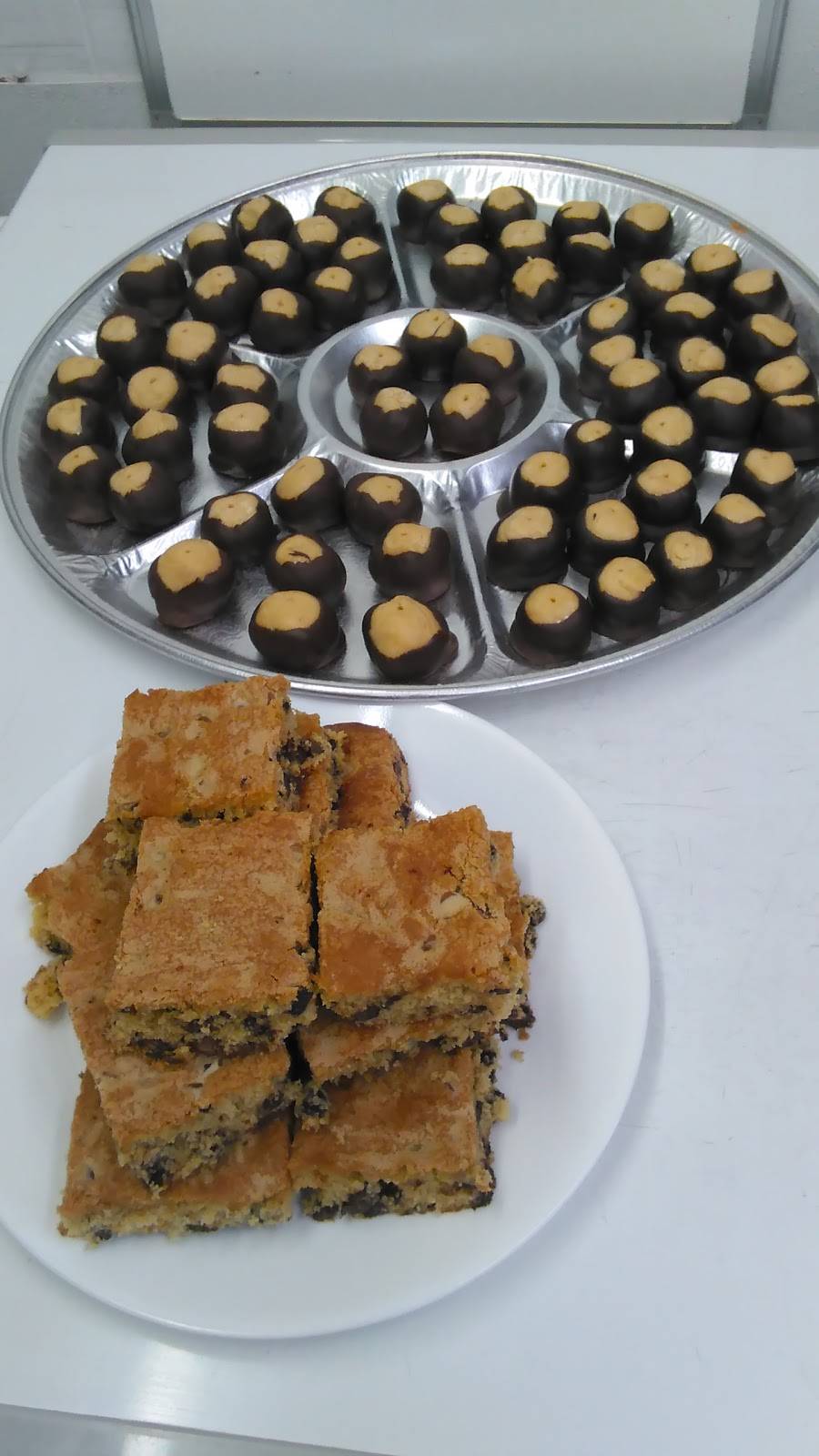 Lake Lorelei Restaurant | restaurant | 586 Lorelei Dr, Fayetteville, OH 45118, USA | 5138754992 OR +1 513-875-4992