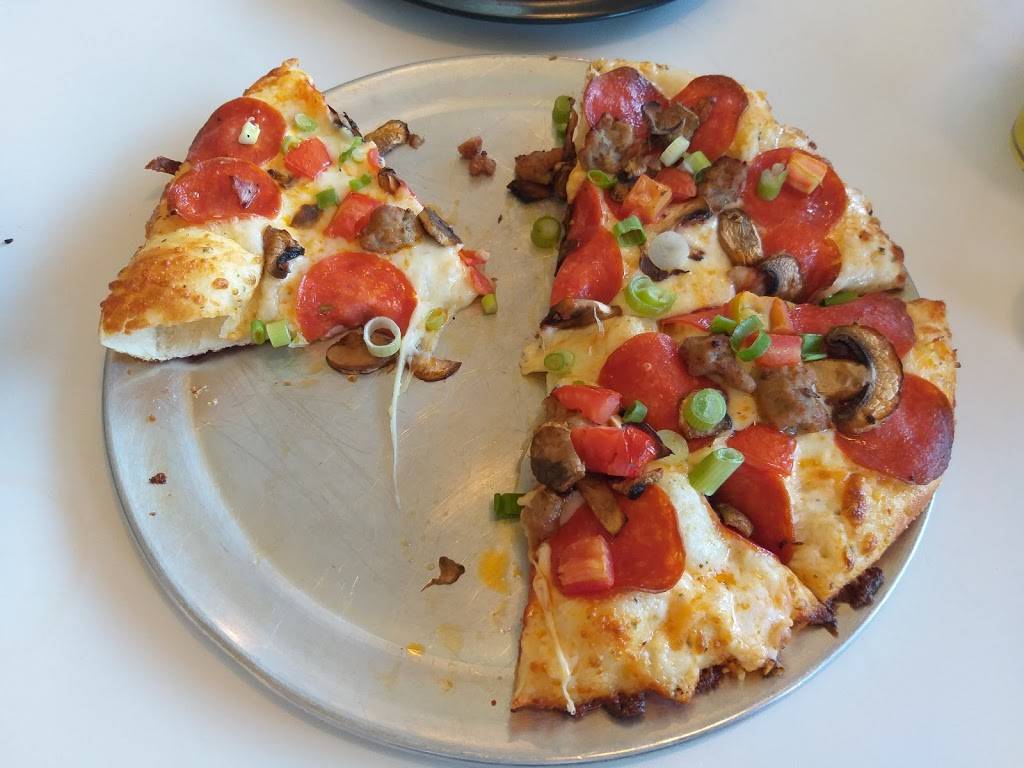 Round Table Pizza | meal delivery | 40034 CA-49 a2, Oakhurst, CA 93644, USA | 5596837472 OR +1 559-683-7472