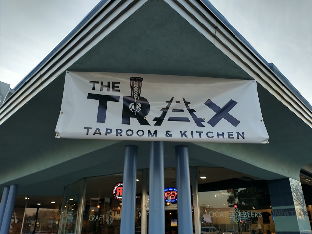 THE TRAX TAPROOM AND KITCHEN | restaurant | 400 Vernon St, Roseville, CA 95678, USA | 9164157011 OR +1 916-415-7011