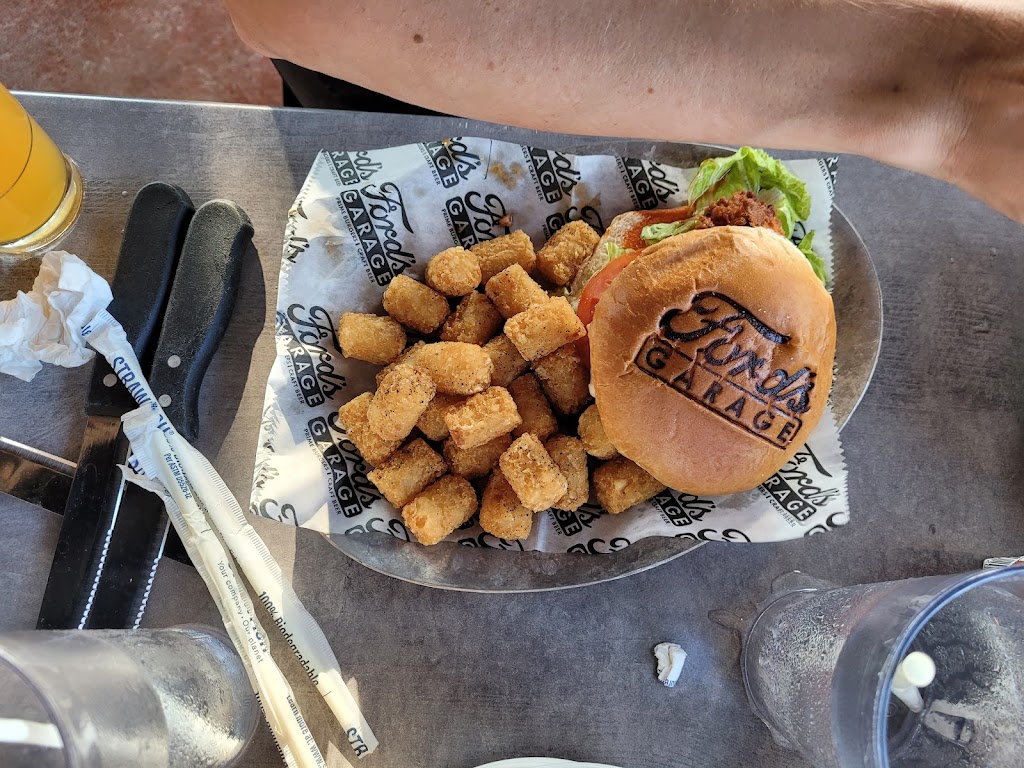 Fords Garage Hamlin | restaurant | 5375 Hamlin Groves Tr, Winter Garden, FL 34787, USA | 4078873673 OR +1 407-887-3673
