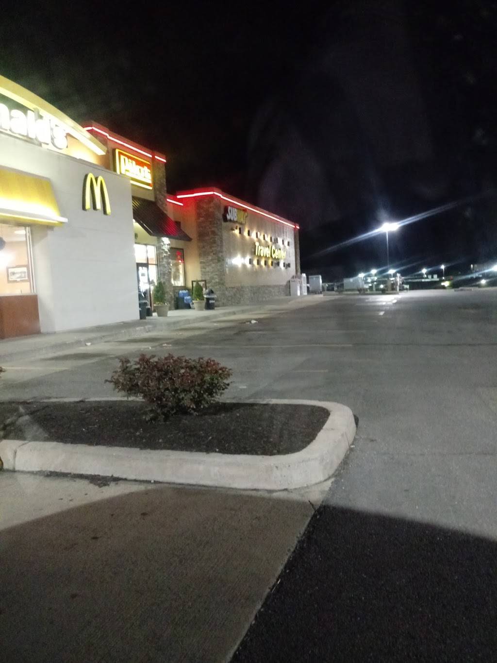 Pilot Travel Center | restaurant | 16921 Halfway Blvd, Hagerstown, MD 21740, USA | 3015826111 OR +1 301-582-6111