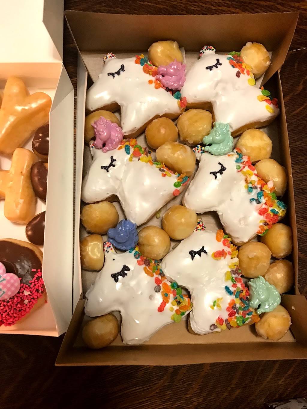 Blue Mound Donut | bakery | 1100 N Blue Mound Rd, Saginaw, TX 76131, USA | 8172349900 OR +1 817-234-9900