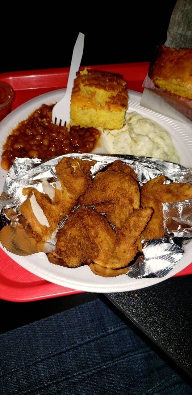 Adeles Southern Cooking & BBQ | restaurant | 2913 Dixie Hwy, Louisville, KY 40216, USA | 5023985880 OR +1 502-398-5880