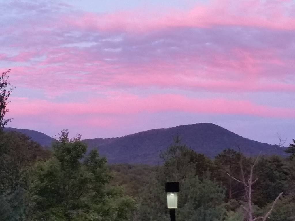 Mountain Creek Hideaway | restaurant | 108 Tall Pine Cir, Tellico Plains, TN 37385, USA | 4232617100 OR +1 423-261-7100