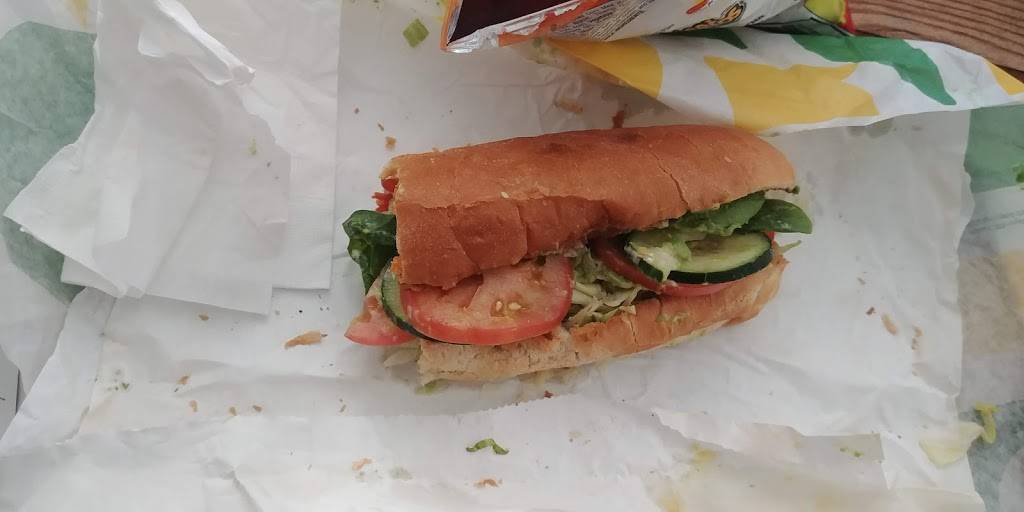 Subway | restaurant | 706 Arneill Rd, Camarillo, CA 93010, USA | 8059874511 OR +1 805-987-4511