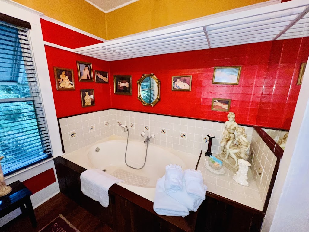 Grady House Bed & Breakfast | restaurant | 24042 W U.S. Hwy 27, High Springs, FL 32643, USA | 5732141611 OR +1 573-214-1611