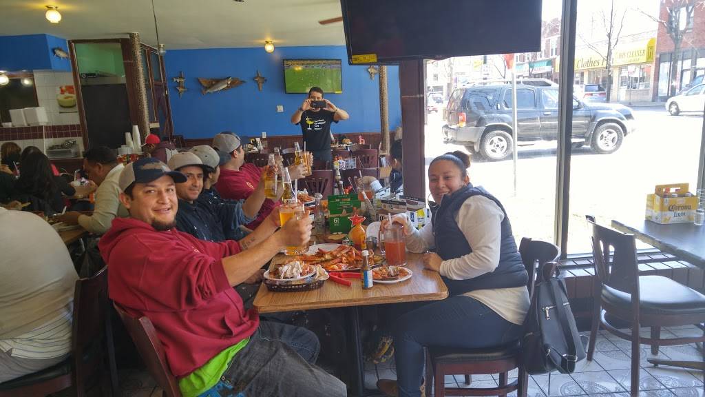 El Velero De Nayarit Restaurant | restaurant | 3300 W Montrose Ave, Chicago, IL 60618, USA | 7735395797 OR +1 773-539-5797