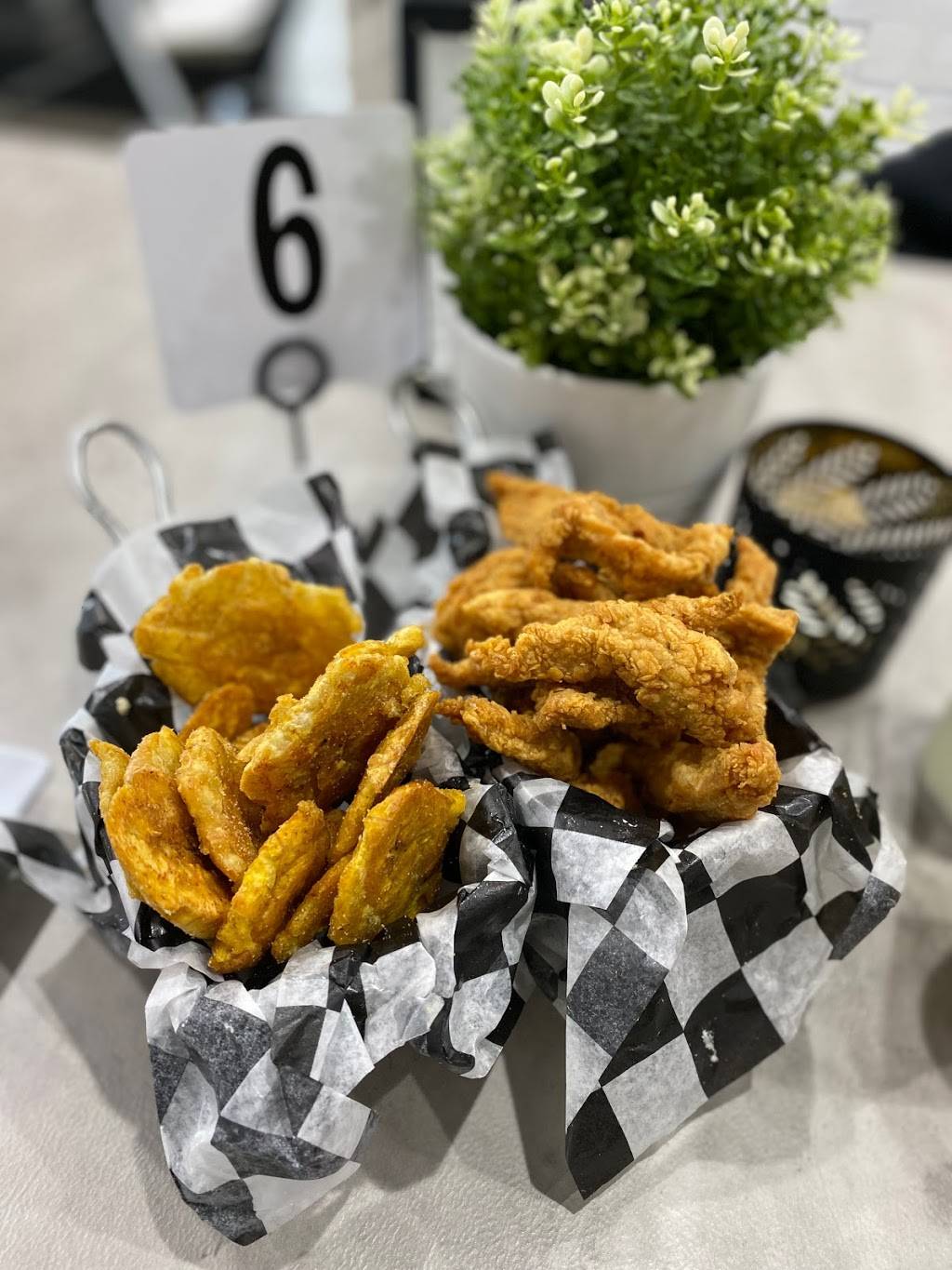 Charo Bros Restaurant | restaurant | 40-42 Junction Blvd, Corona, NY 11368, USA | 3478320335 OR +1 347-832-0335