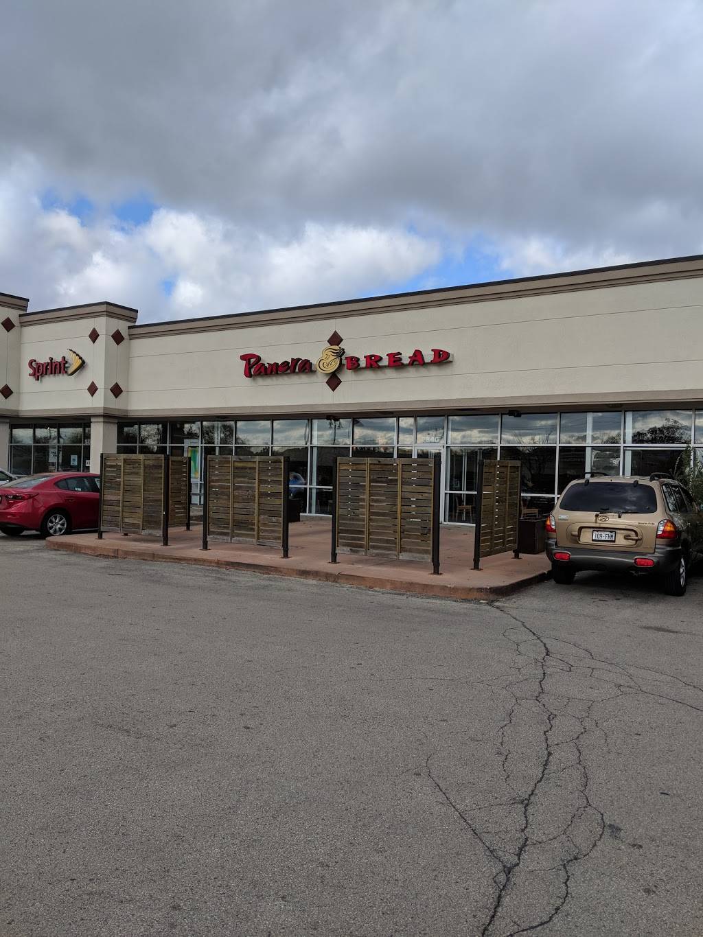 Panera Bread | bakery | 7840 W Layton Ave, Greenfield, WI 53220, USA | 4142819999 OR +1 414-281-9999