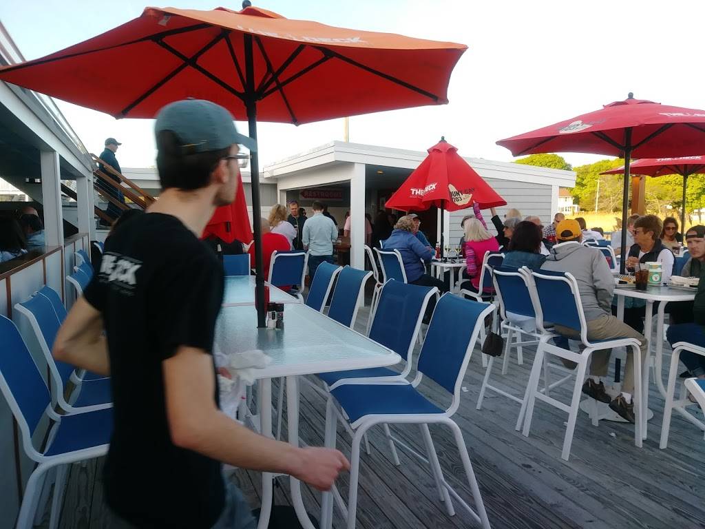 The Deck | restaurant | 179 Bridge Rd, Salisbury, MA 01952, USA | 9784994422 OR +1 978-499-4422