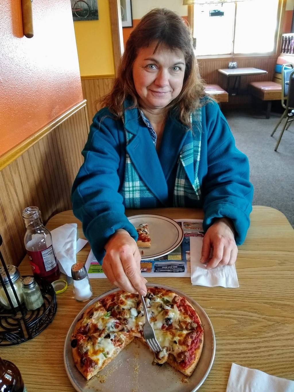 Trail Break Restaurant & Pizza | restaurant | 309 Trail St, La Valle, WI 53941, USA | 6089858464 OR +1 608-985-8464