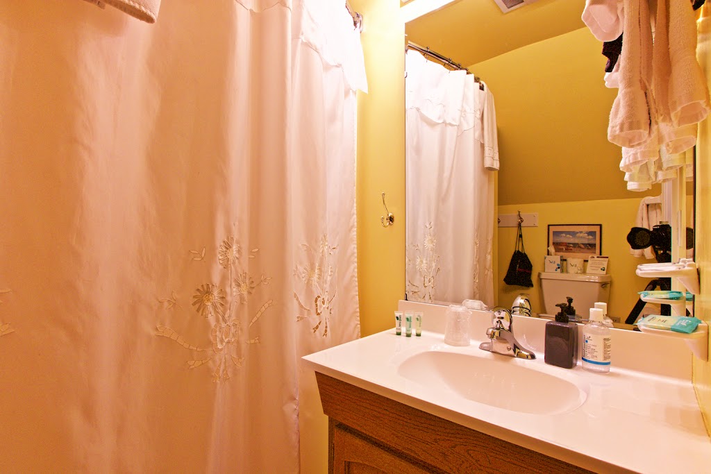 Clay Corner Inn | restaurant | 401 Clay St SW, Blacksburg, VA 24060, USA | 5405524030 OR +1 540-552-4030