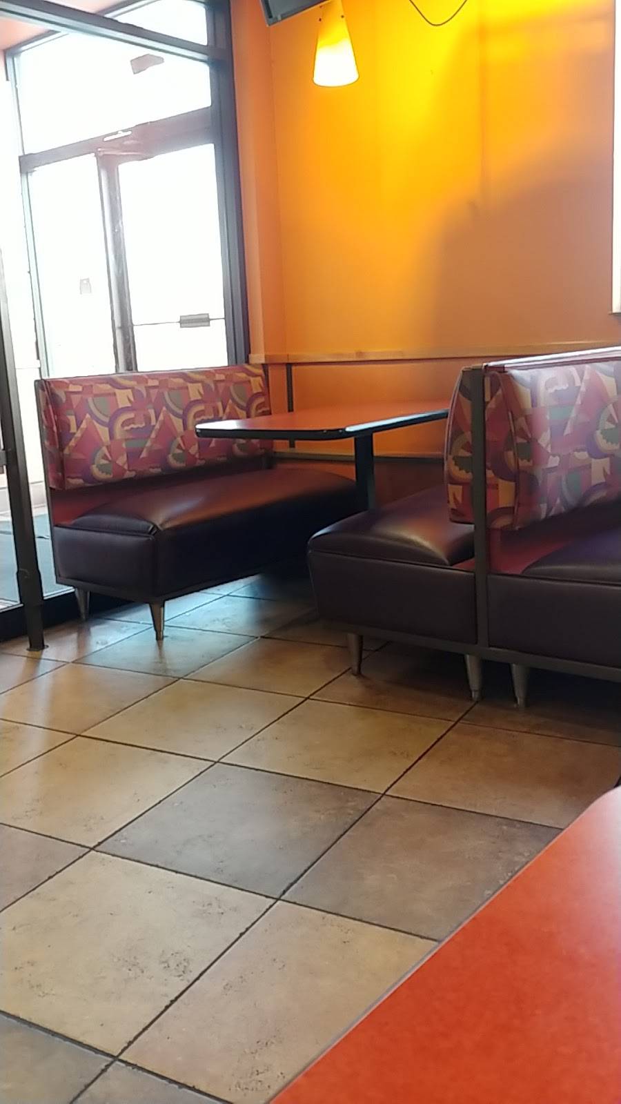 Taco Bell | meal takeaway | 2222 Green Bay Rd, North Chicago, IL 60064, USA | 8474734230 OR +1 847-473-4230