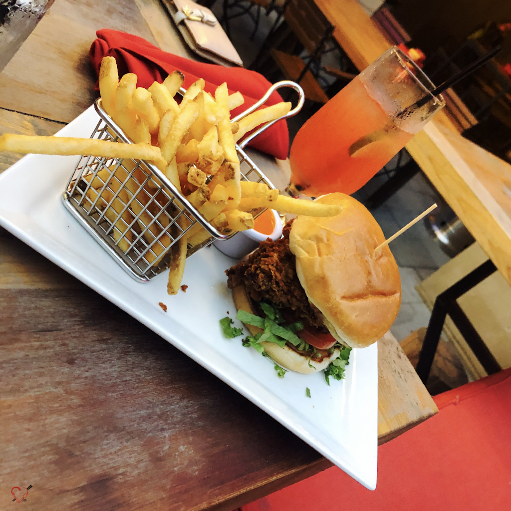 Leinie Lodge & Beer Garden | restaurant | 1323 Walnut St, Kansas City, MO 64106, USA | 8165412800 OR +1 816-541-2800