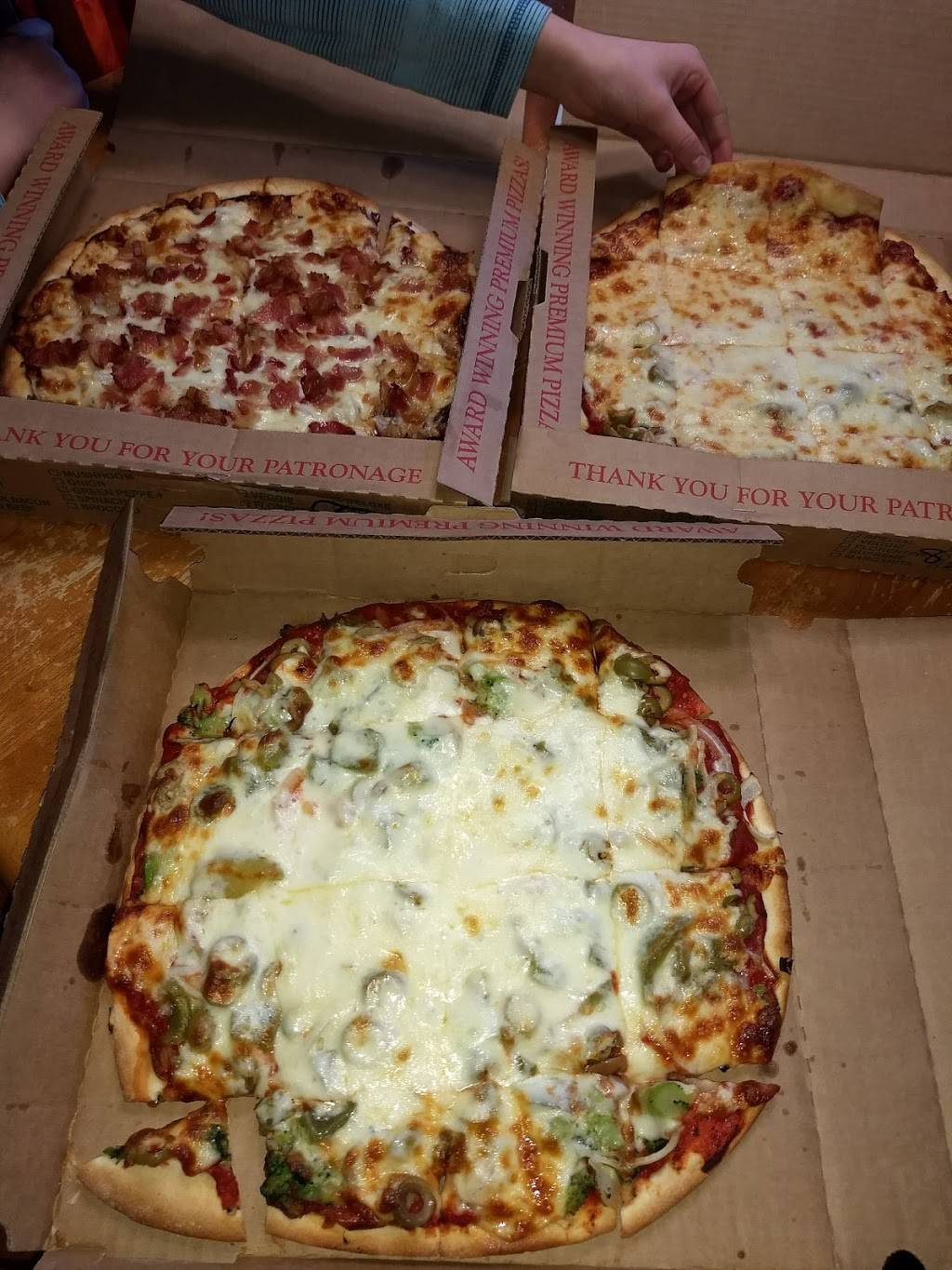 White Cottage Pizzeria | restaurant | army trail and, County Farm Rd, Hanover Park, IL 60188, USA | 6306825300 OR +1 630-682-5300