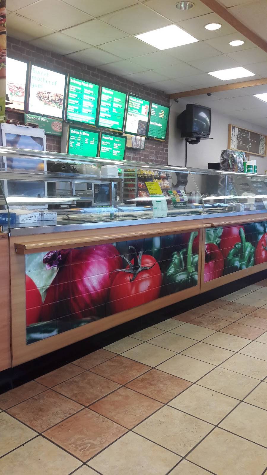Subway | restaurant | 26760 Lahser Rd, Southfield, MI 48033, USA | 2483502460 OR +1 248-350-2460