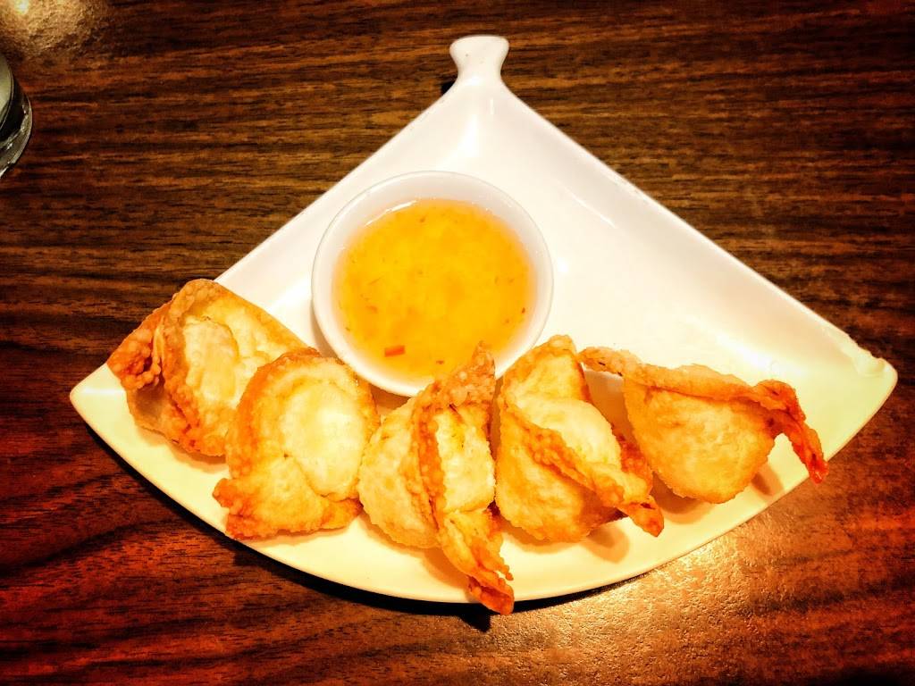 Royal Thai Restaurant | restaurant | 2209 W Montrose Ave, Chicago, IL 60618, USA | 7735090007 OR +1 773-509-0007