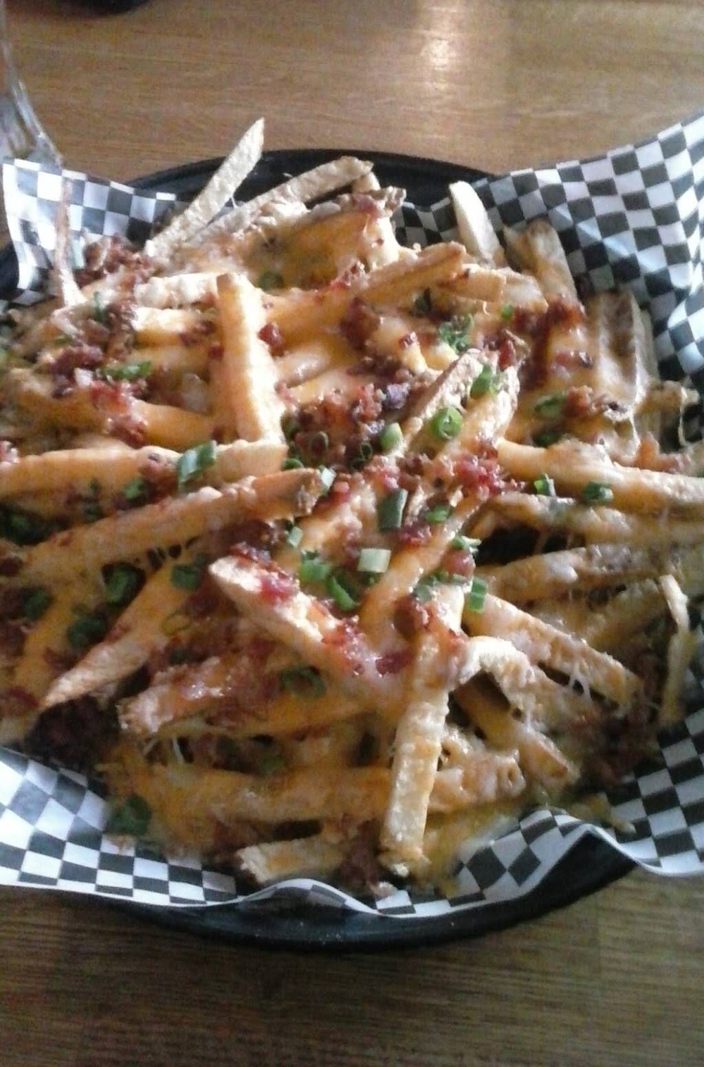 Cleats Chardon | restaurant | 602 South St, Chardon, OH 44024, USA | 4402858222 OR +1 440-285-8222