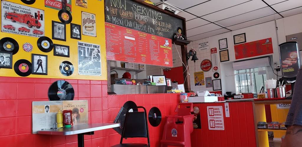 Roscoe’s Dogs | restaurant | 1962 Whitson St, Selma, CA 93662, USA | 5598983060 OR +1 559-898-3060