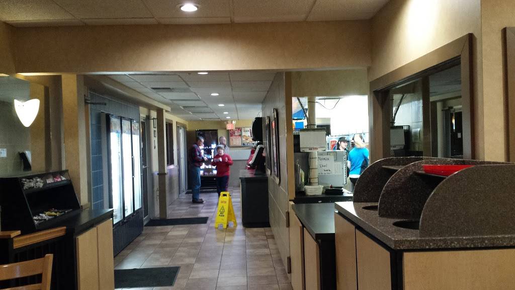 Dairy Queen Grill & Chill | restaurant | 910 W E Main St, Carmi, IL 62821, USA | 6183822536 OR +1 618-382-2536