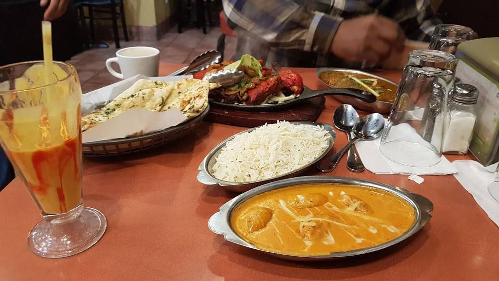 Curry On | restaurant | 241 E Santa Clara St, San Jose, CA 95113, USA | 4088994778 OR +1 408-899-4778