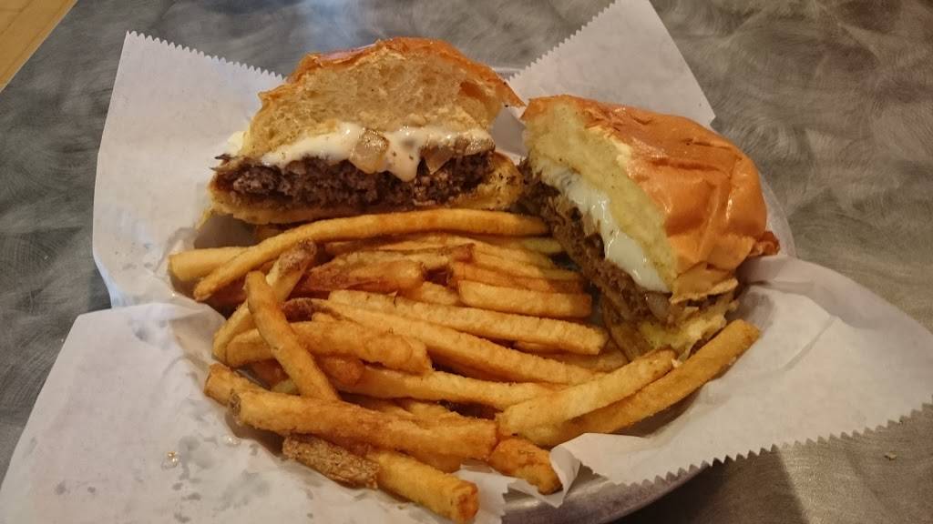 Worlds Burgers | restaurant | 18438 TX-105, Montgomery, TX 77356, USA | 9365822442 OR +1 936-582-2442