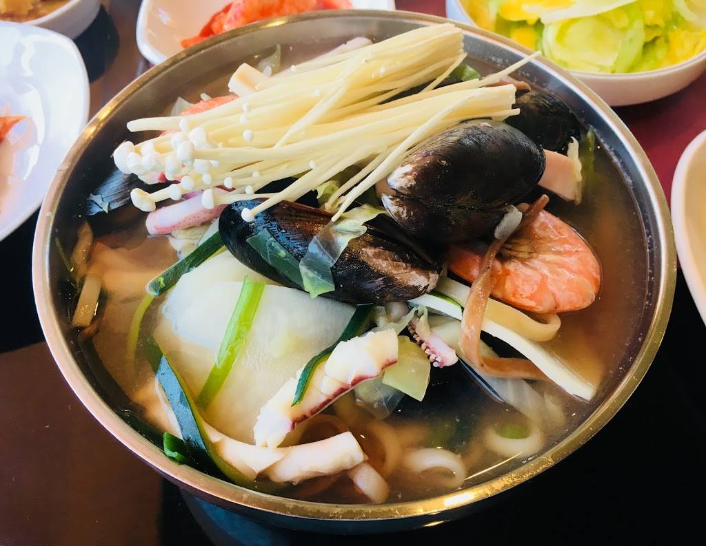 Halmae Noodle 할매칼국수 | restaurant | 413 Broad Ave, Palisades Park, NJ 07650, USA | 2014828333 OR +1 201-482-8333