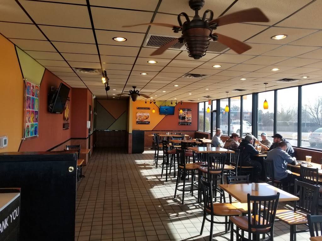 Golden Chick | meal takeaway | 250 S Midwest Blvd, Midwest City, OK 73110, USA | 4057339996 OR +1 405-733-9996