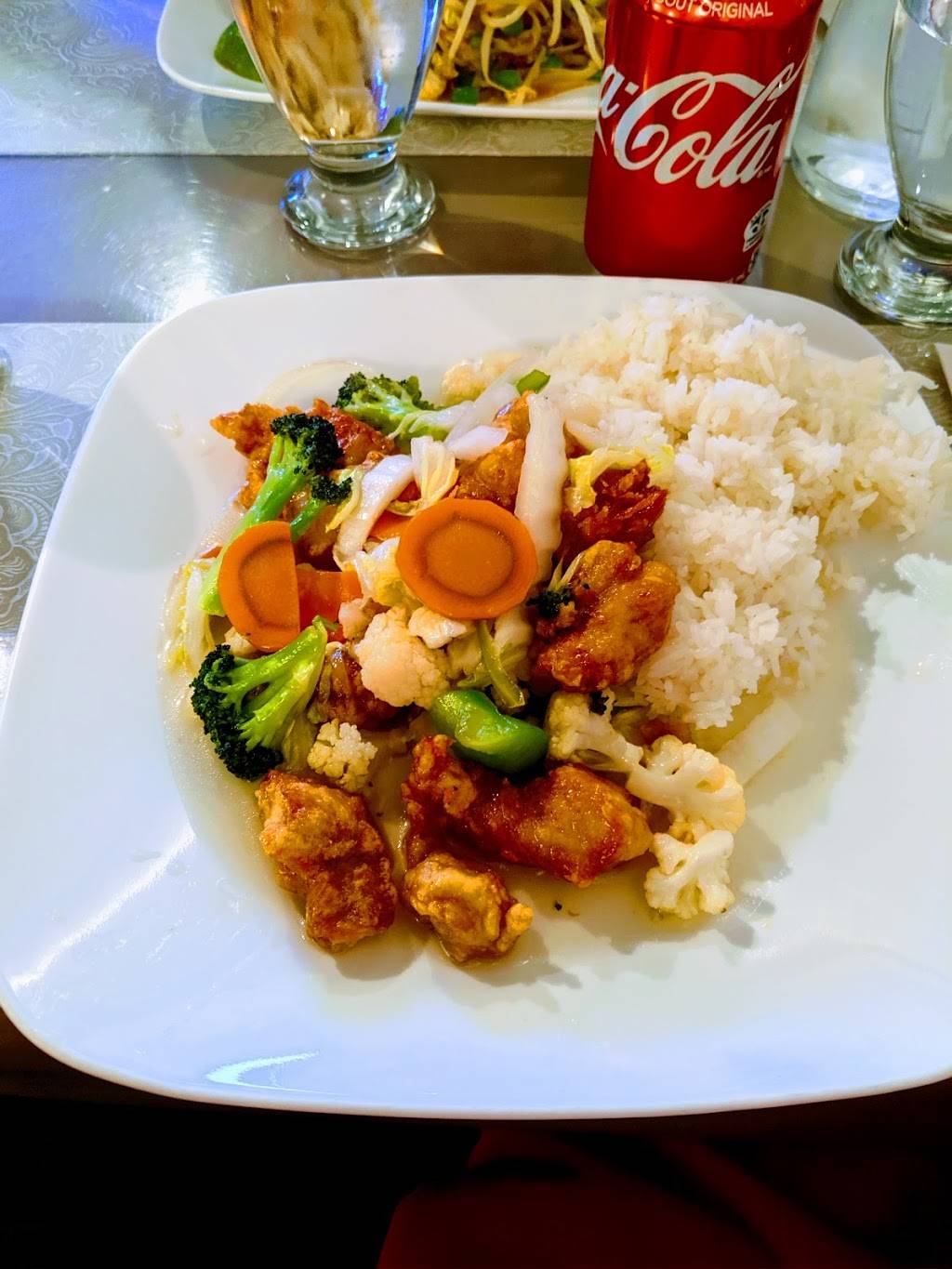 Restaurant Lueur du Mékong | restaurant | 310 Rue Boivin, Granby, QC J2G 2K6, Canada | 4507707953 OR +1 450-770-7953