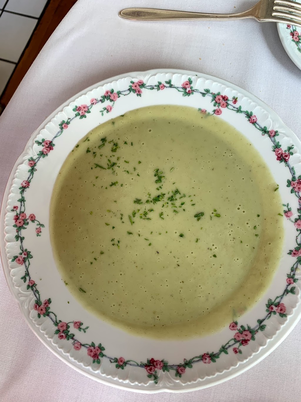 Le Petit Chablis | restaurant | 512 Royal Gorge Blvd, Cañon City, CO 81212, USA | 7192693333 OR +1 719-269-3333