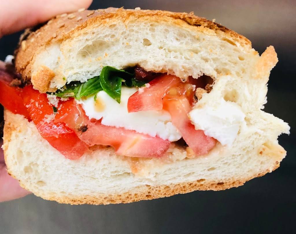 Chickys Grill and Pizza | restaurant | 19 Cedar Heights Rd, Stamford, CT 06905, USA | 2039688166 OR +1 203-968-8166