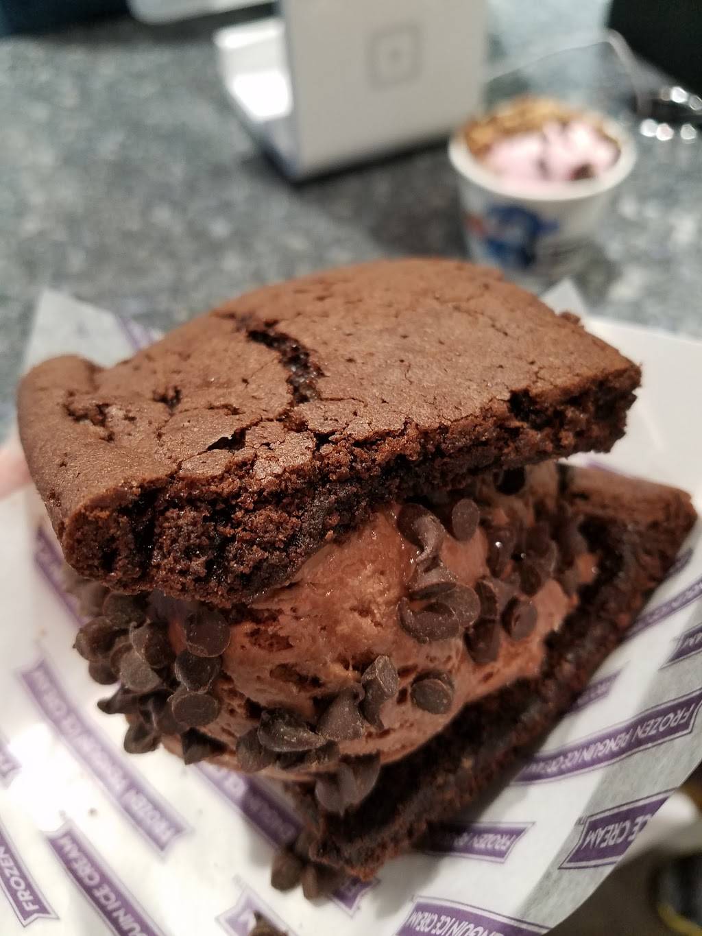 Frozen Penguin | restaurant | 9500 East Vía de Ventura, Scottsdale, AZ 85256, USA | 4806466070 OR +1 480-646-6070