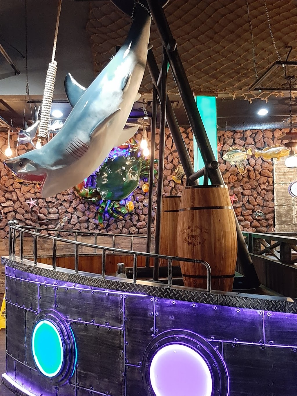 Hungry Crab | restaurant | 114 Golden Isles Plaza, Brunswick, GA 31520, USA | 9124563037 OR +1 912-456-3037