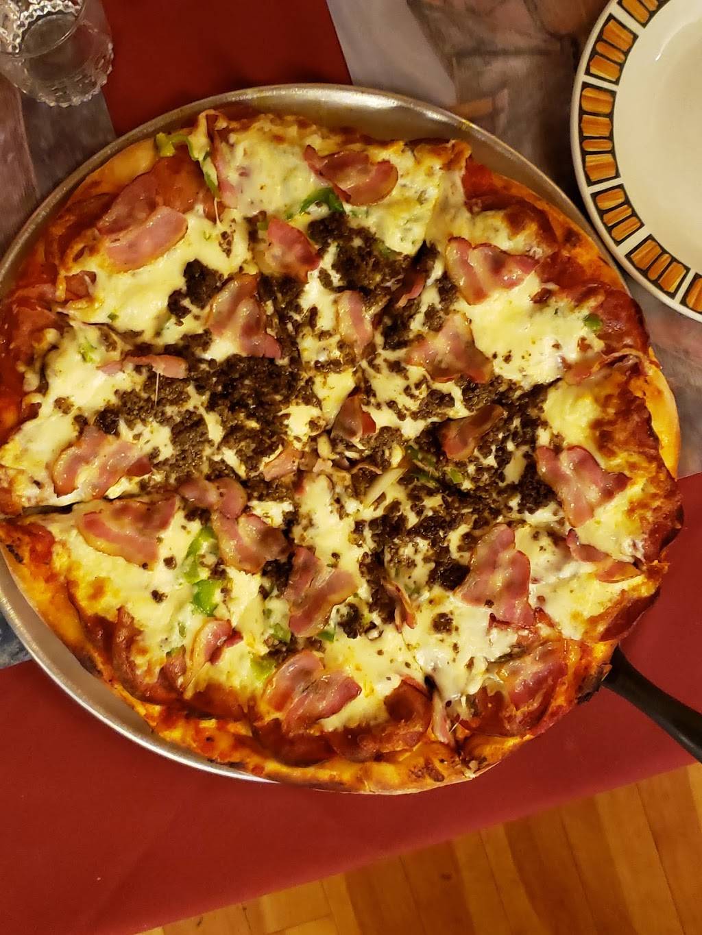 Coronet Pizza | restaurant | 1671 Rue Poirier, Saint-Laurent, QC H4L 1J2, Canada | 5147445847 OR +1 514-744-5847