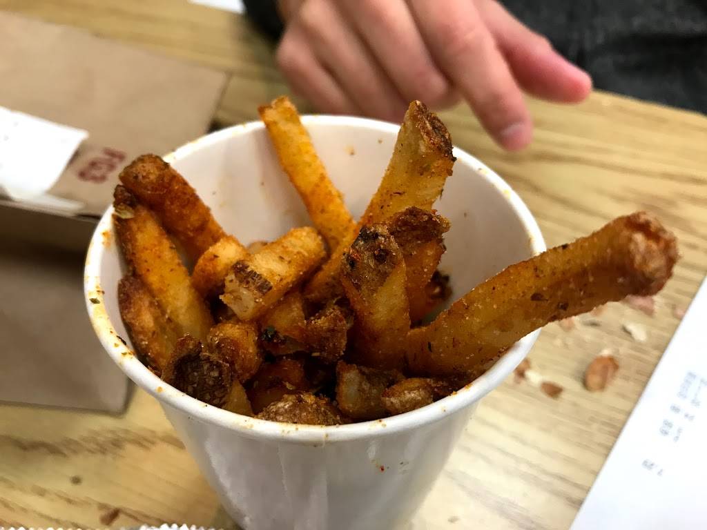 Five Guys | meal takeaway | 324 W Hunt Club Rd, Nepean, ON K2E 1A6, Canada | 6137305555 OR +1 613-730-5555