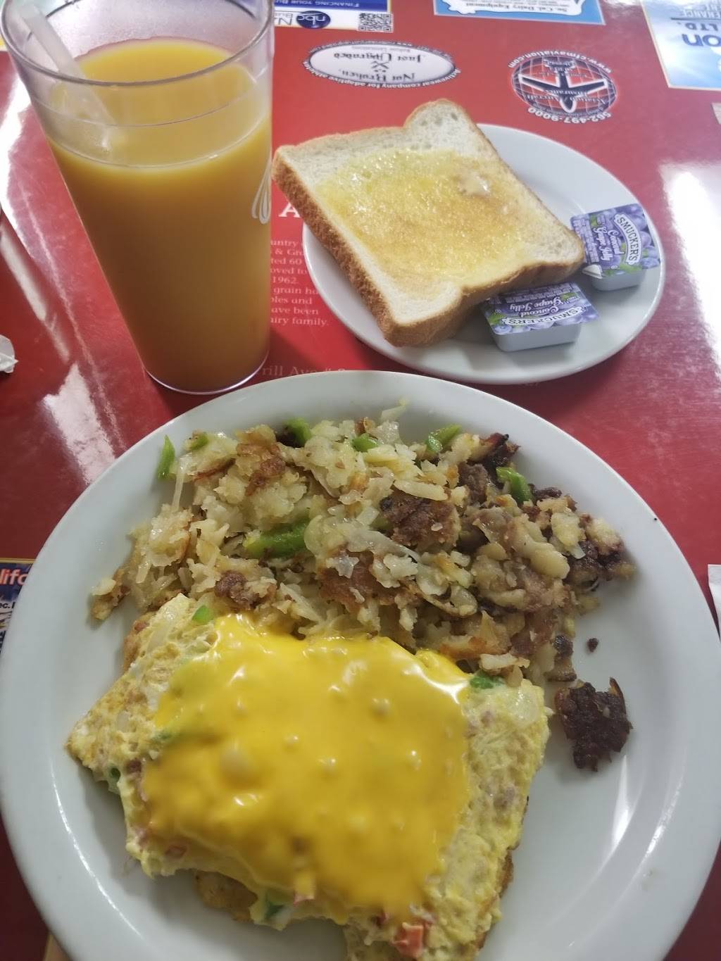 Flos Airport Cafe | cafe | Chino Airport, 7000 Merrill Ave #8, Chino, CA 91710, USA | 9095973416 OR +1 909-597-3416