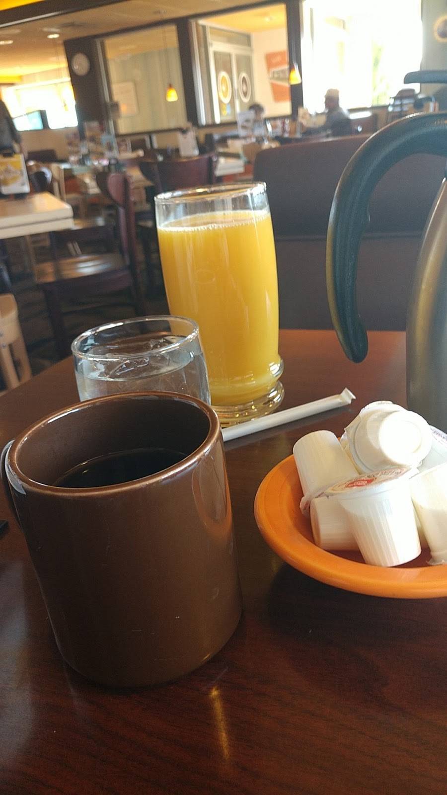 Village Inn | bakery | 921 30th Ave, Greeley, CO 80634, USA | 9703565449 OR +1 970-356-5449