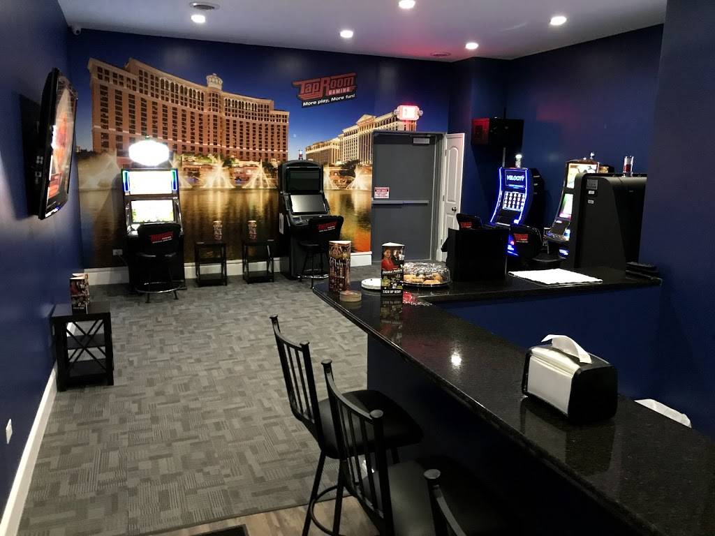 Dogs on the Chain | restaurant | 10 S US-12, Fox Lake, IL 60020, USA | 8476295108 OR +1 847-629-5108